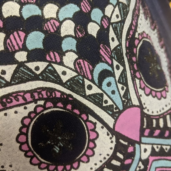 Medium Tee - Picture 3 of 4